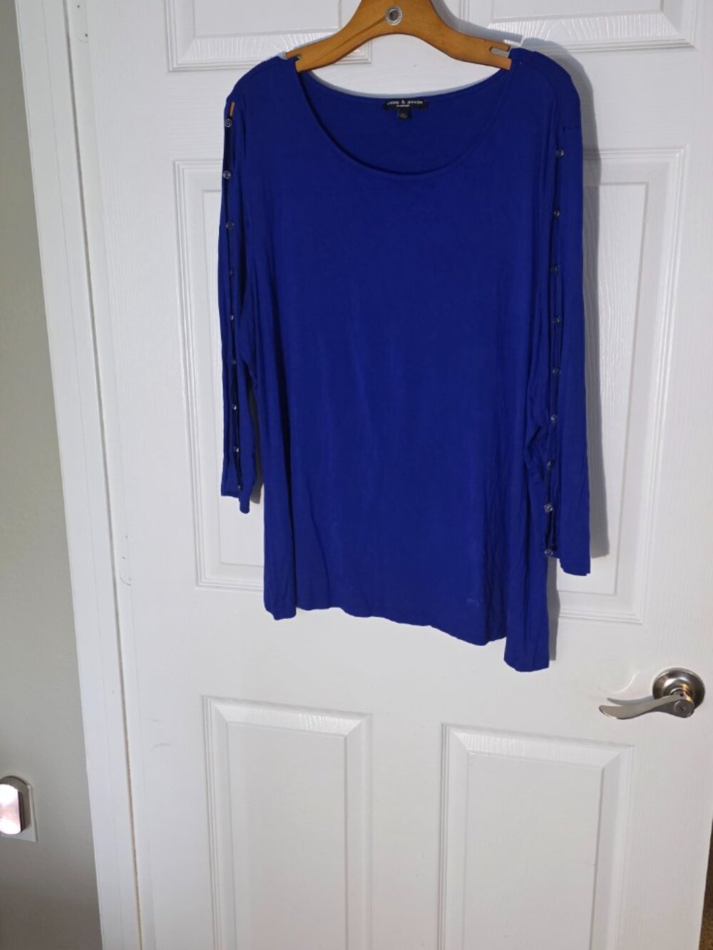 Cable & Gauge Royal Blue Long Sleeve Scoop Neck Top with Sleeve Buttons. Soft lo